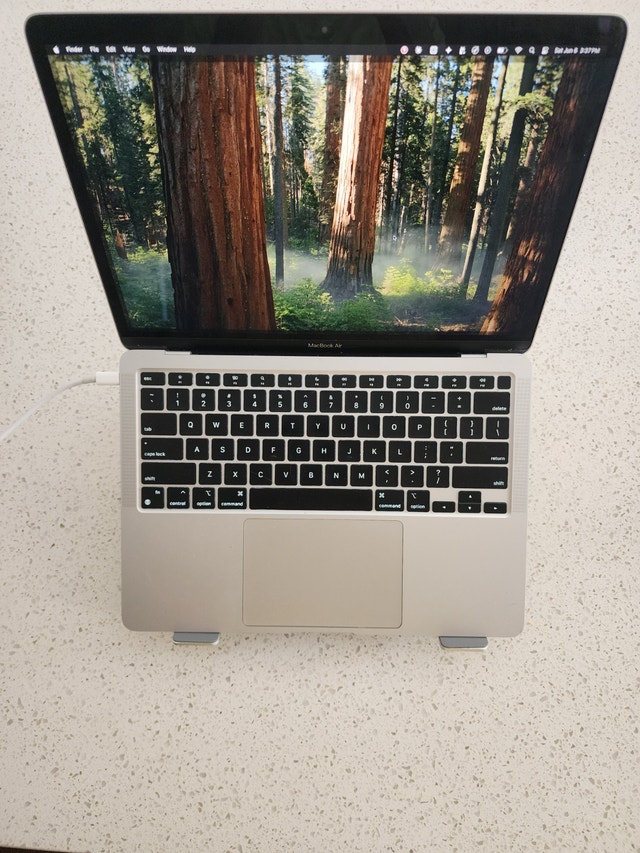 M1 Macbook Air- with ORIGINAL Box/ Chargers 8gb/256gb - photo 2