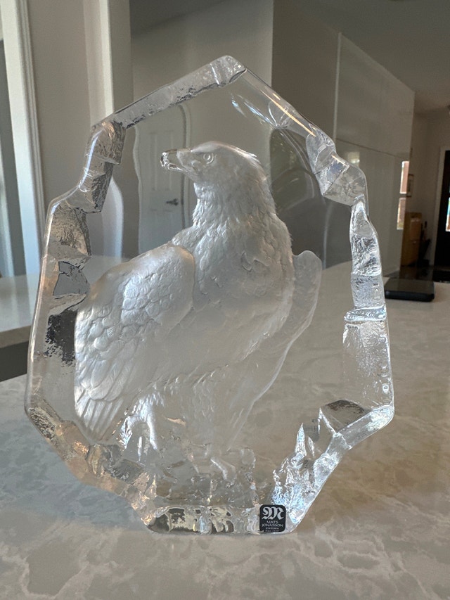 Mats Jonasson Swedish art crystal eagle sculpture, signed.