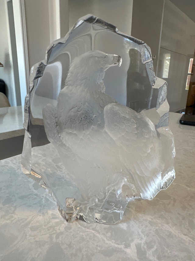 Mats Jonasson Swedish art crystal eagle sculpture, signed. - photo 3