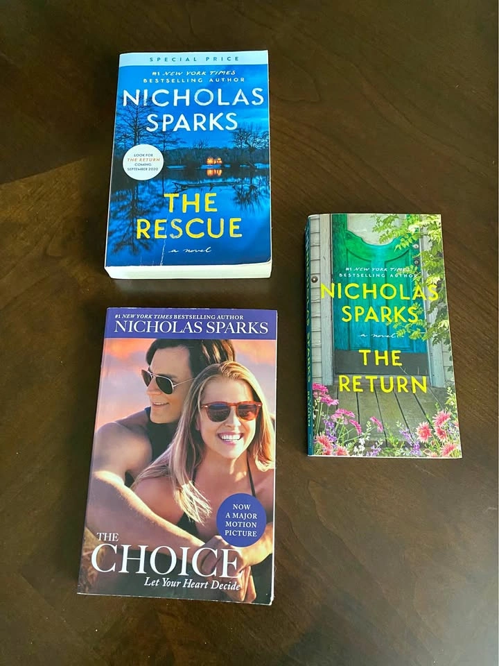 Three Nicholas Sparks Books - pristine condition