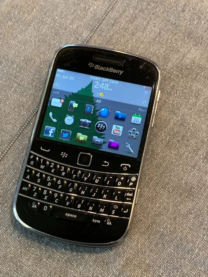 Mobile Cellphone BlackBerry Bold 9900 GSM/3G - photo 2