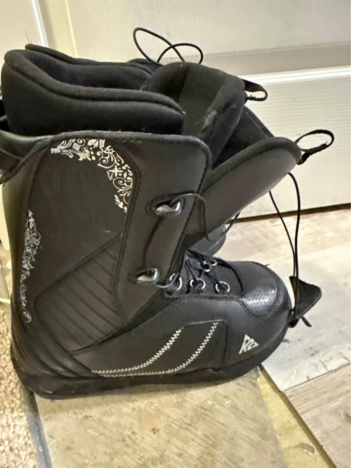 K2 Pulse Snowboard Boots, size 9