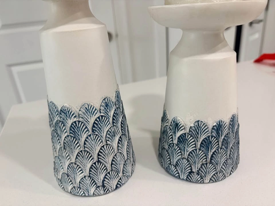 2 matching candle holders with candles - photo 2