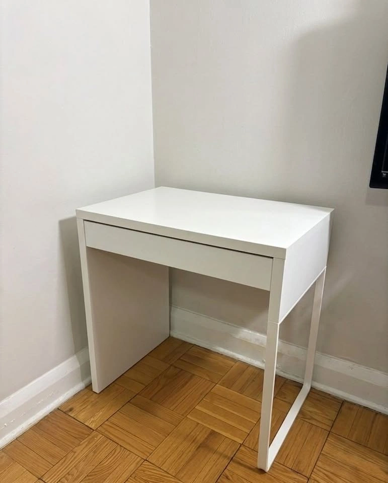 Desk Micke IKEA - photo 2