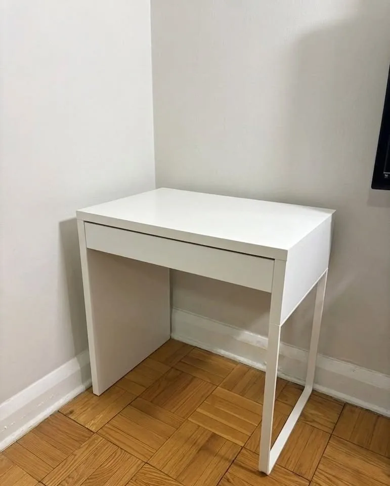 Desk Micke IKEA - photo 2