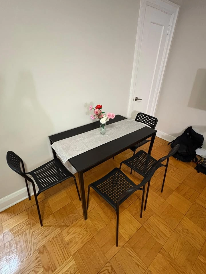 Dining Table and 4 chairs - IKEA - photo 3