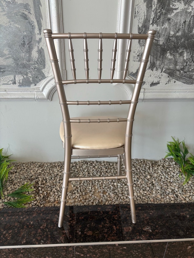 Wanted: Silver Chiavari Chair with Ivory Cushion - photo 2