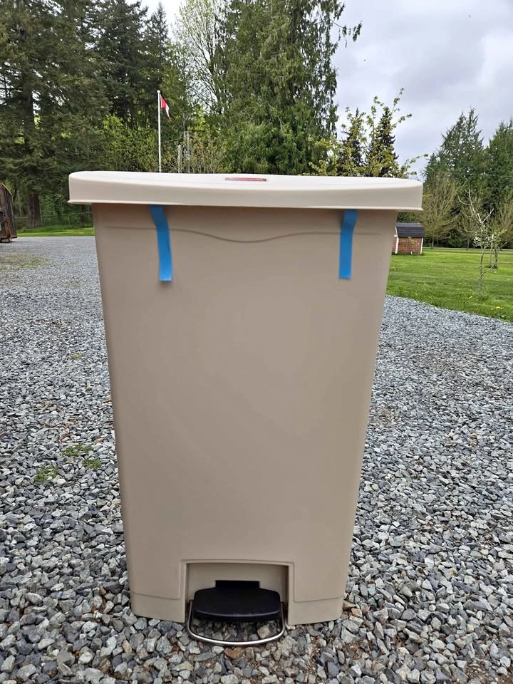 7x New Rubbermaid SlimJim 68L Step-On Trash/Recycling Bins