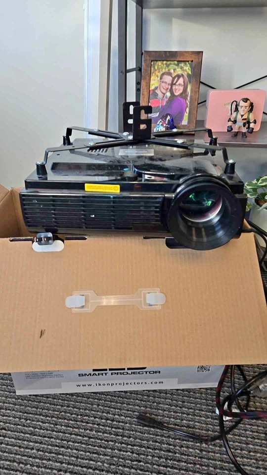 Ikon Projector and Screen