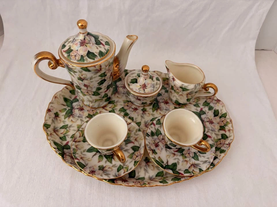 Cute Floral miniature tea set gold trim - Downtown - Moving Sale - photo 3