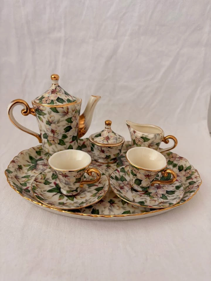 Cute Floral miniature tea set gold trim - Downtown - Moving Sale - photo 4