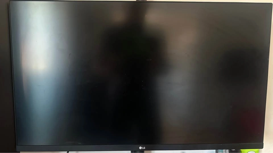 LG 32 inch 4k HDR monitor IPS display - photo 2