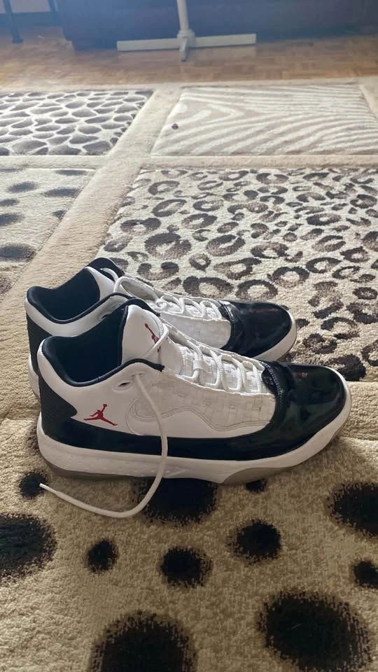 Air Jordan Max Aura 2 - photo 3
