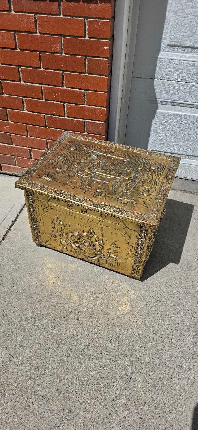 Vintage Brass Coal, Tinder, Kindling Box Embossed Pub Sc