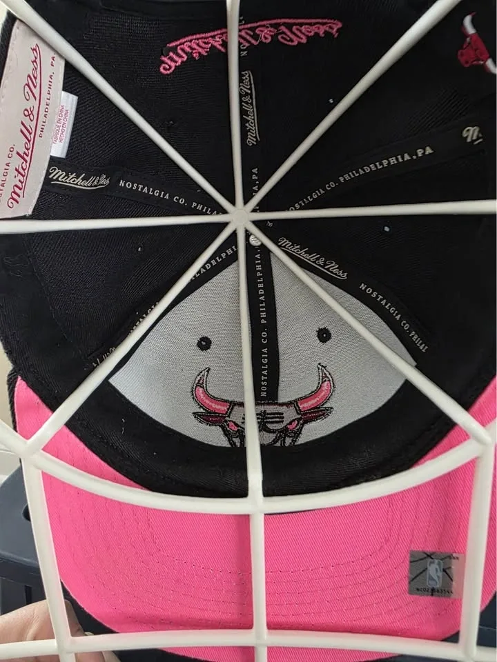 Mitchell & Ness Chicago Bulls Hat - photo 3