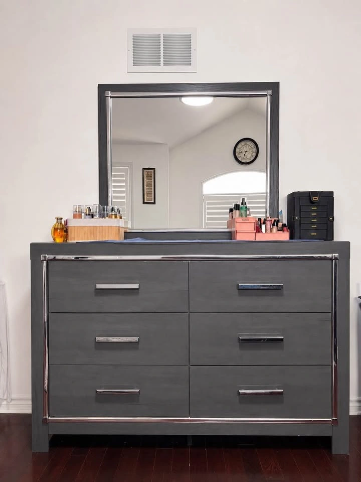 Dresser and Mirror - photo 2