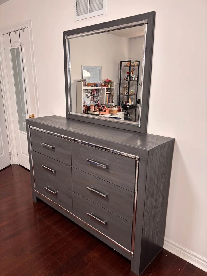 Dresser and Mirror - photo 5