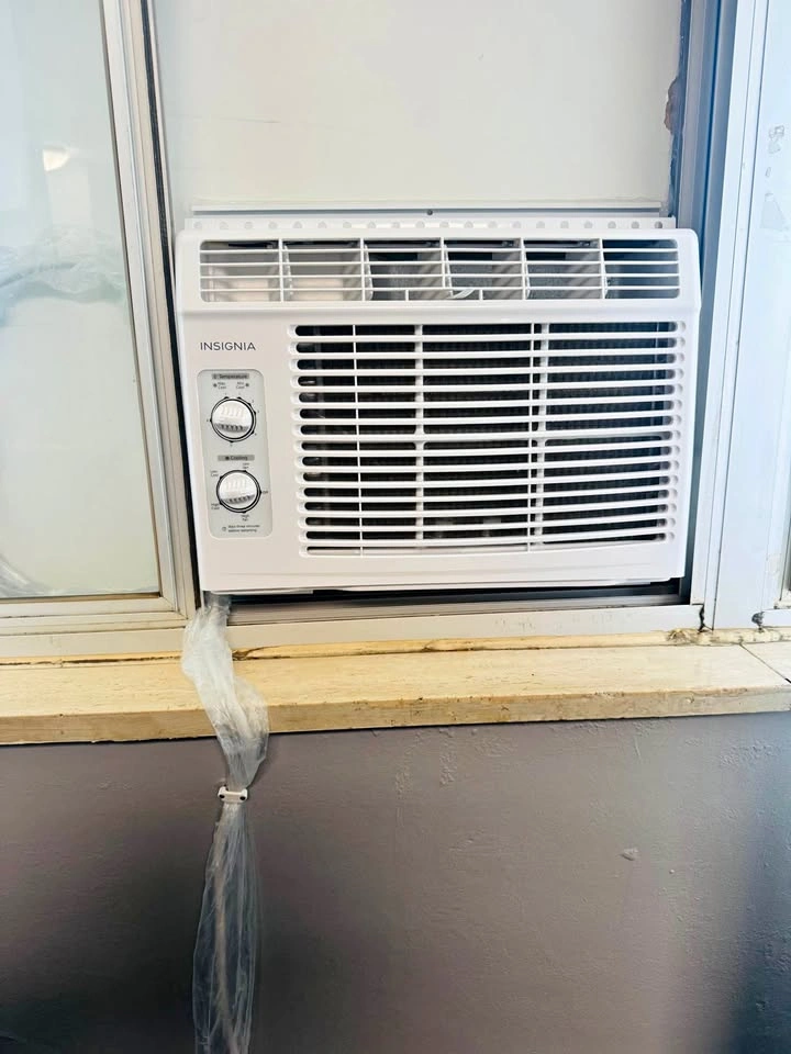 Insignia 5000 BTU window AC