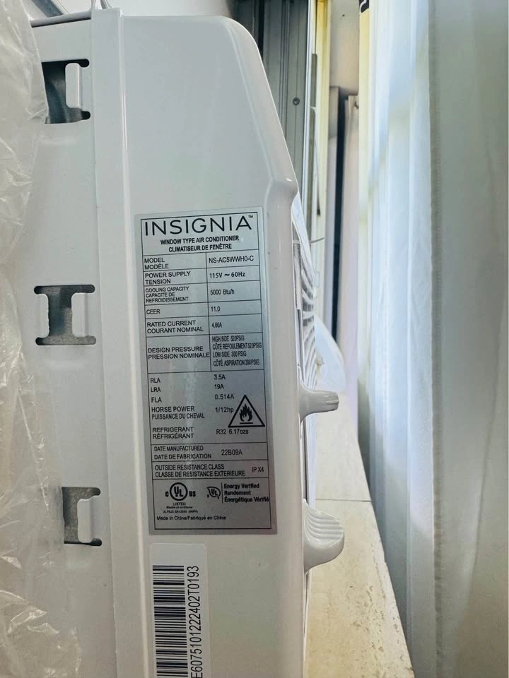 Insignia 5000 BTU window AC - photo 3