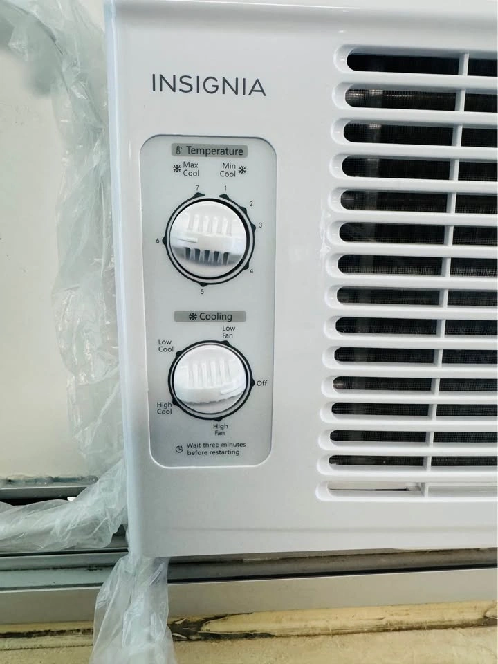 Insignia 5000 BTU window AC - photo 4