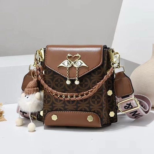 Flamingo-Inspired Crossbody Bag - photo 2