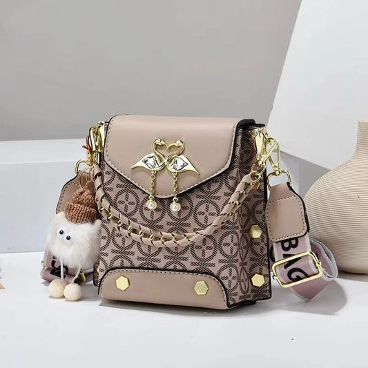 Flamingo-Inspired Crossbody Bag - photo 3