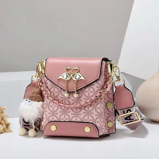 Flamingo-Inspired Crossbody Bag - photo 4