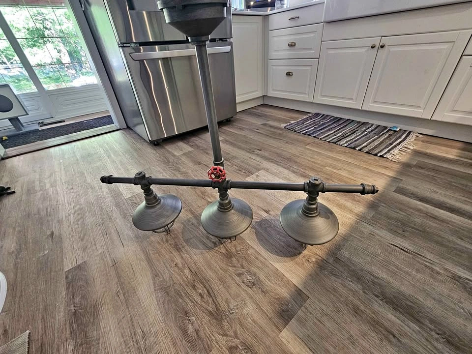 Chandelier / Ceiling Light Fixture