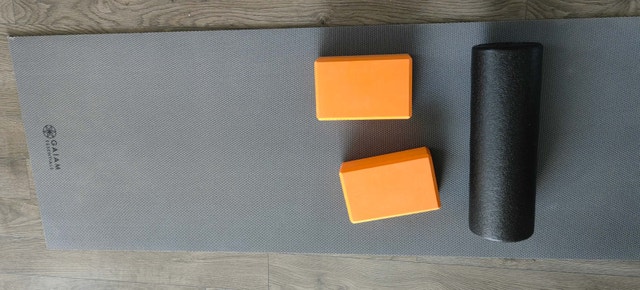 [Almost NEW] Foam Roller, Exercise Mat, Yoga Blocks - photo 2