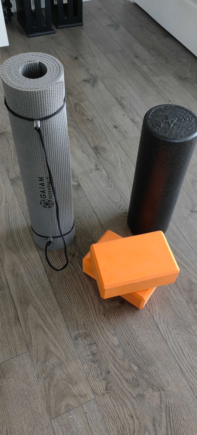 [Almost NEW] Foam Roller, Exercise Mat, Yoga Blocks - photo 4