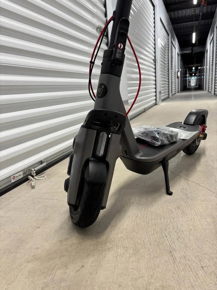 LIKE NEW Segway F3 Pro Electric Scooter - $700! - photo 2