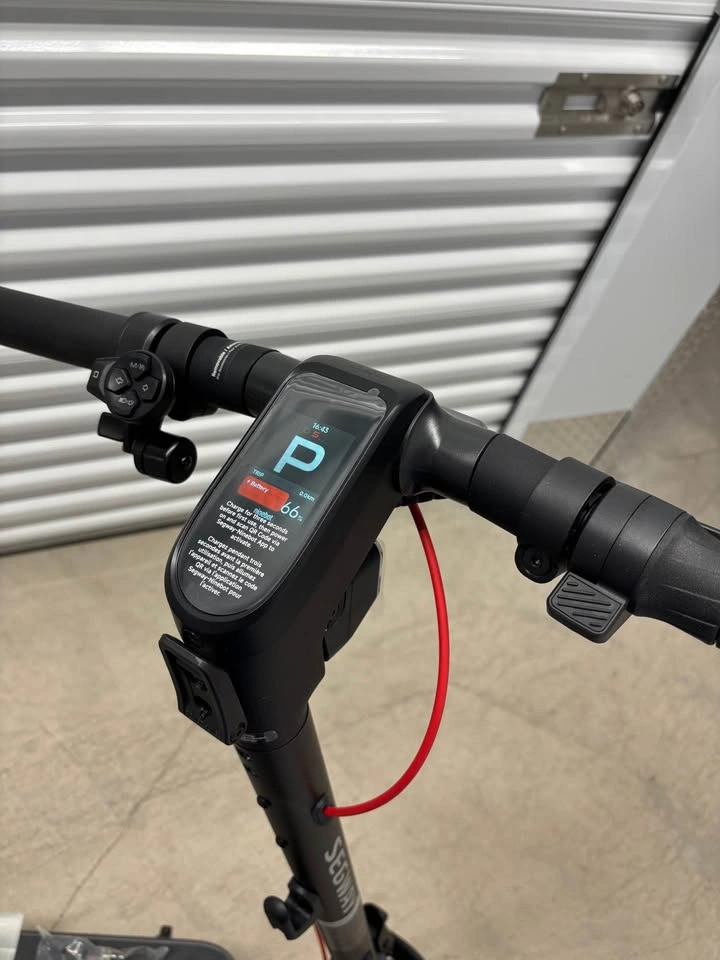 LIKE NEW Segway F3 Pro Electric Scooter - $700! - photo 4