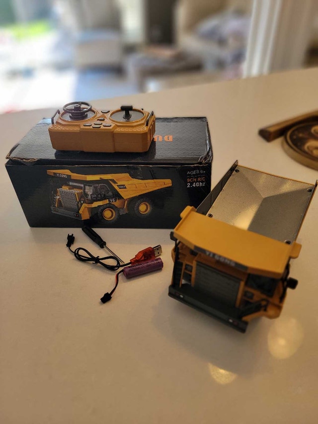 RC 9 Channel Dump Truck!