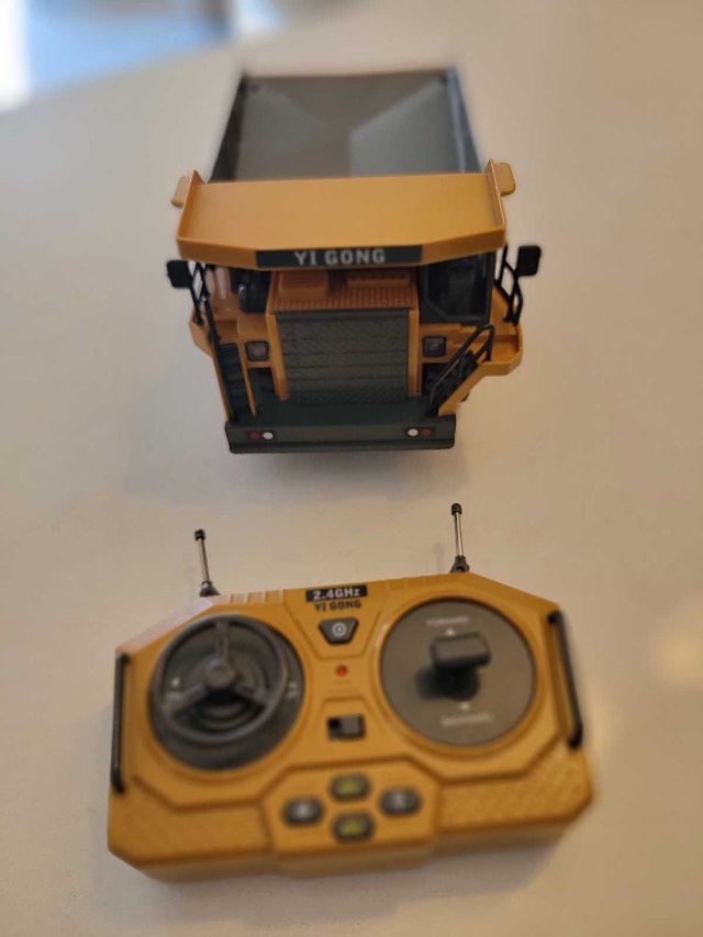 RC 9 Channel Dump Truck! - photo 2
