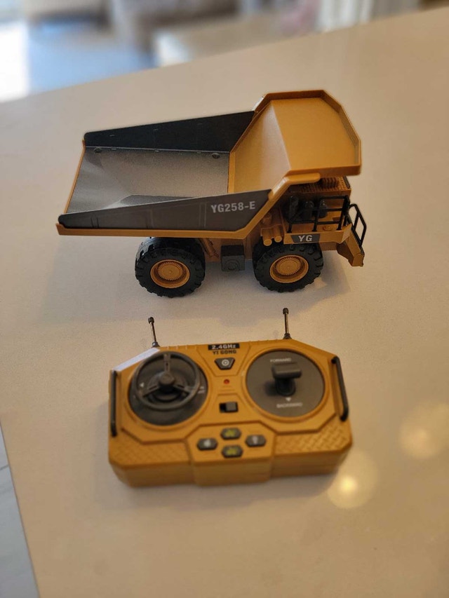 RC 9 Channel Dump Truck! - photo 3