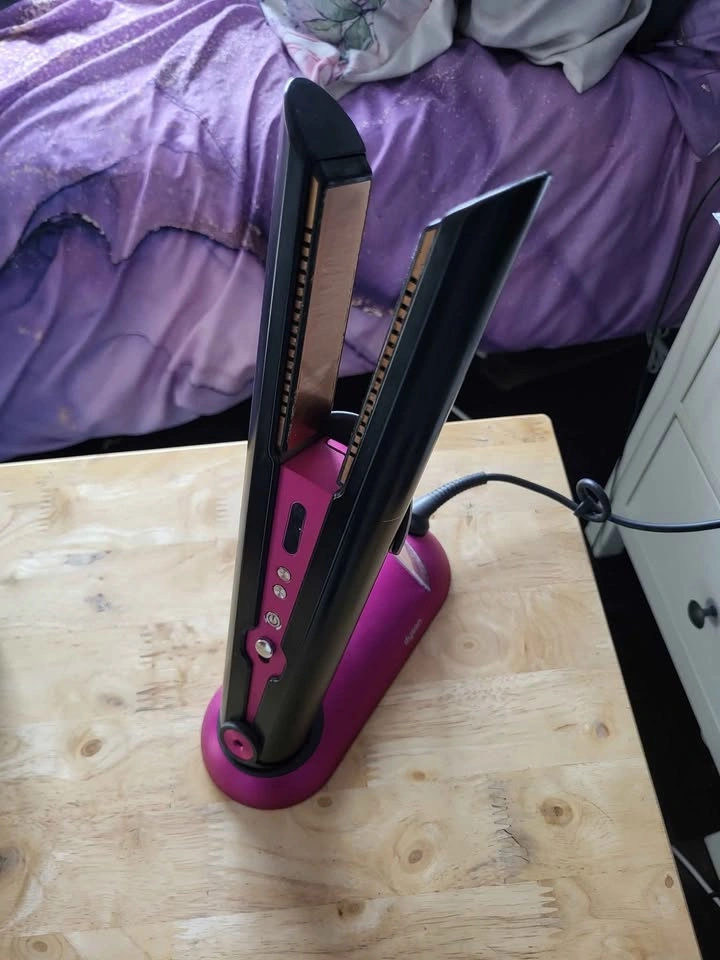 Used LIKE NEW: Dyson Supersonic hair dryer and Corrale set - photo 3