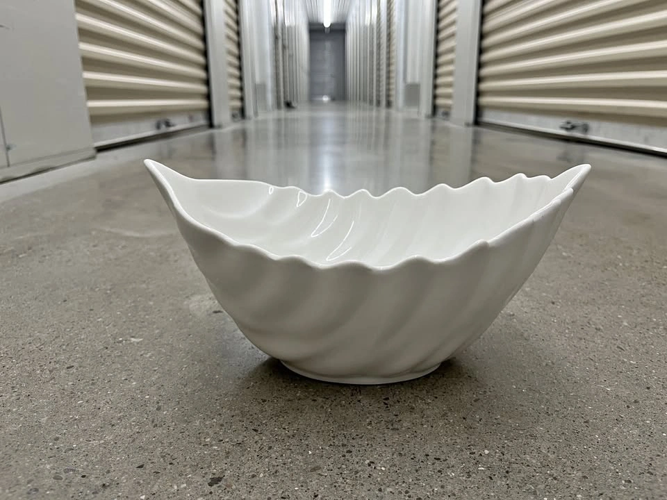 Elegant White Leaf-Shaped Decorative Bowl