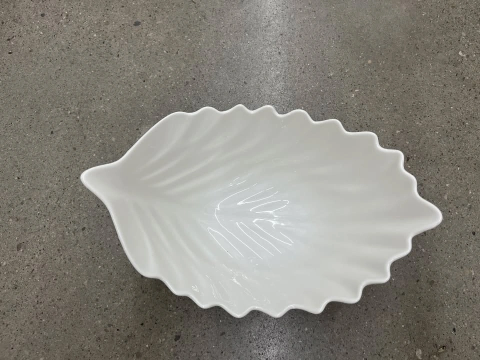 Elegant White Leaf-Shaped Decorative Bowl - photo 2