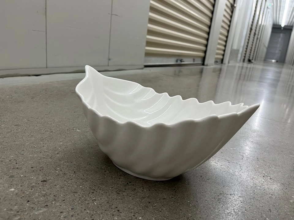 Elegant White Leaf-Shaped Decorative Bowl - photo 3