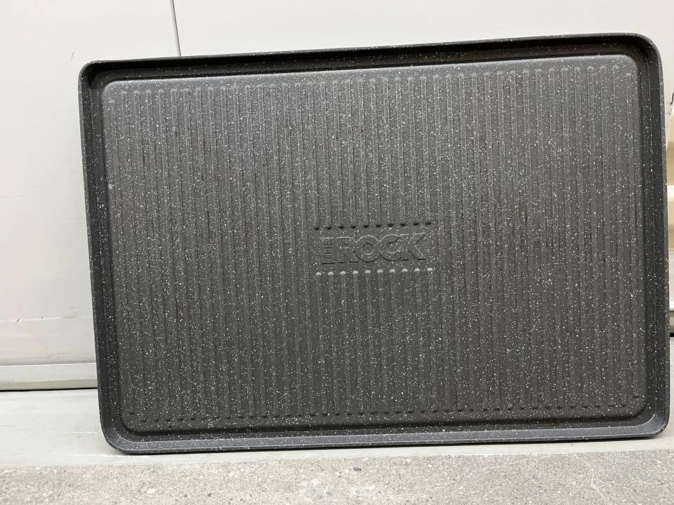 The Rock Non-Stick Grill Plate – Great Condition - photo 2