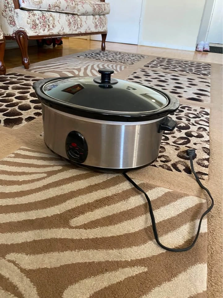 Crock Pot Slow Cooker - photo 2