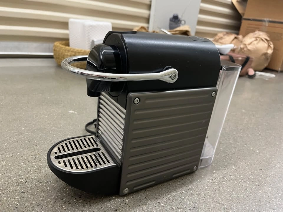 Nespresso Coffee Machine – Excellent Condition - photo 5