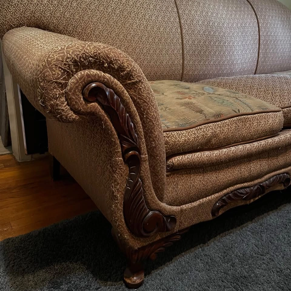 Vintage Couch - photo 3