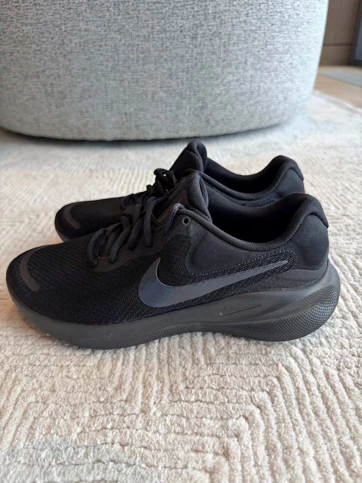 Women’s Nike Revolution 7 Triple Black Running Shoes - Size 9