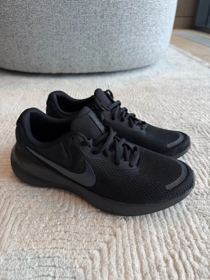 Women’s Nike Revolution 7 Triple Black Running Shoes - Size 9 - photo 4