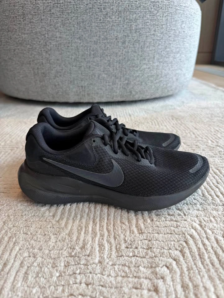 Women’s Nike Revolution 7 Triple Black Running Shoes - Size 6.5