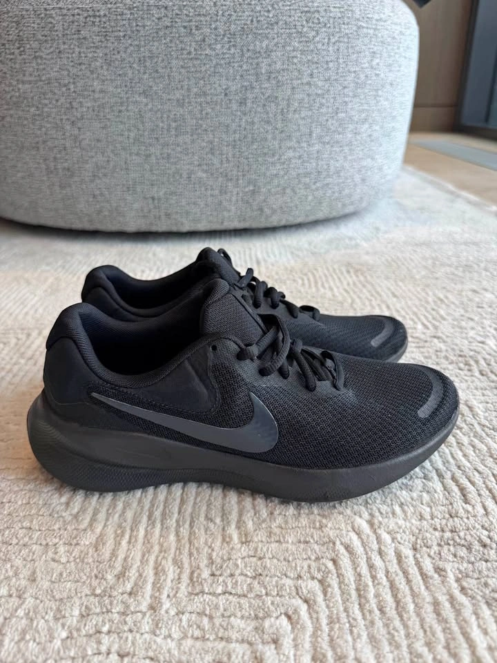 Women’s Nike Revolution 7 Triple Black Running Shoes - Size 8