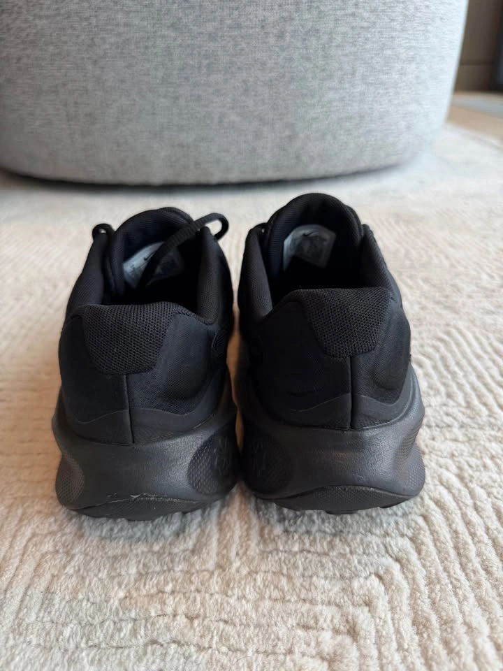 Women’s Nike Revolution 7 Triple Black Running Shoes - Size 8 - photo 5