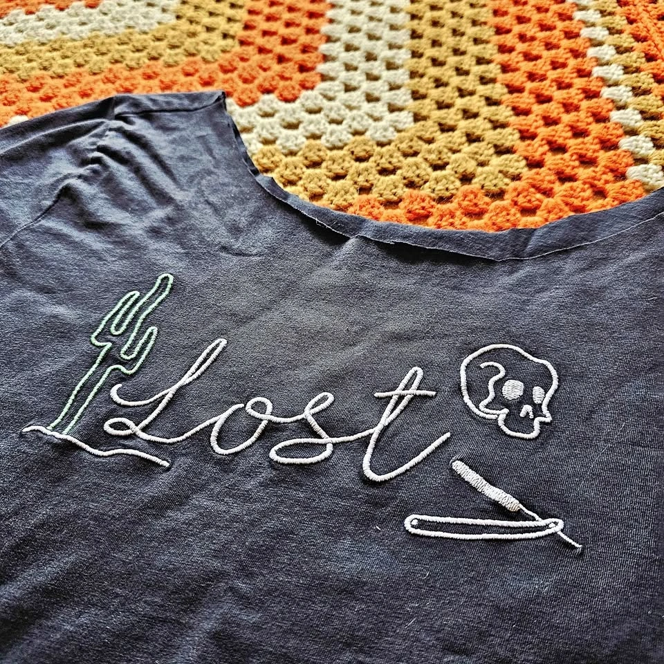 Y2K Embroidered Desert Graphic Raw Hem Cutoff Crop Top