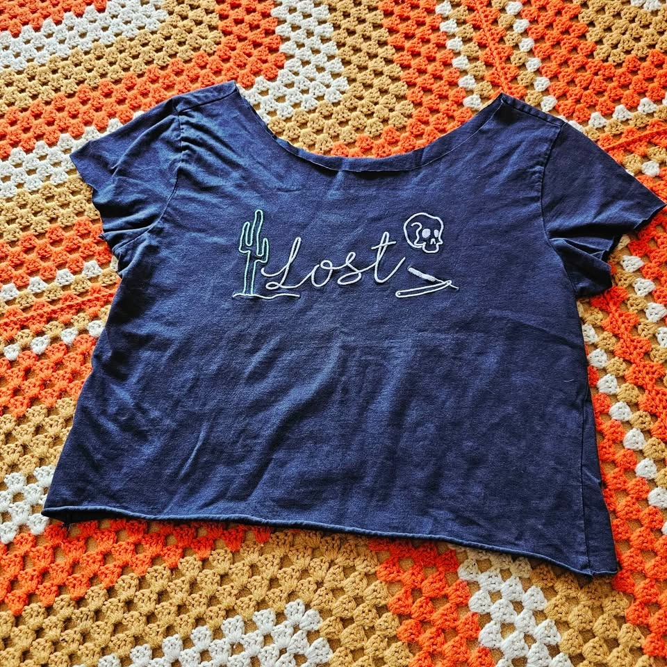 Y2K Embroidered Desert Graphic Raw Hem Cutoff Crop Top - photo 2